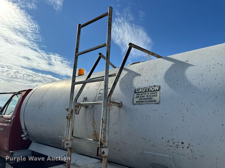 image for item NS9228 1994 Ford F700 water truck