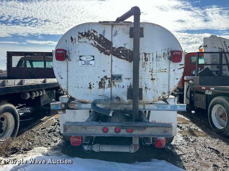 image for item NS9228 1994 Ford F700 water truck