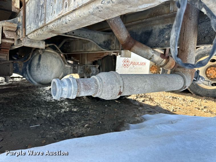 image for item NS9228 1994 Ford F700 water truck