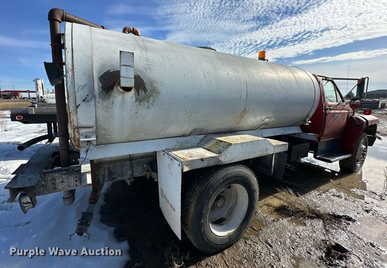 image for item NS9228 1994 Ford F700 water truck