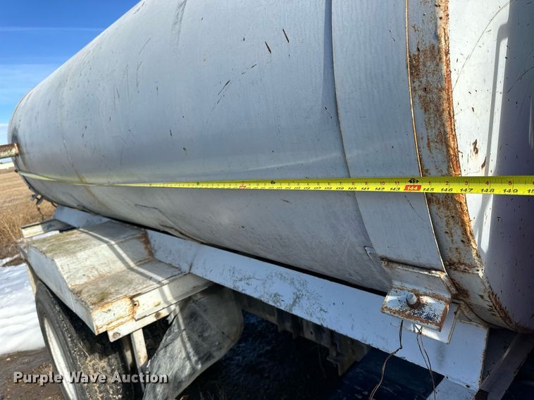 image for item NS9228 1994 Ford F700 water truck