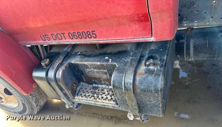 image for item NS9228 1994 Ford F700 water truck