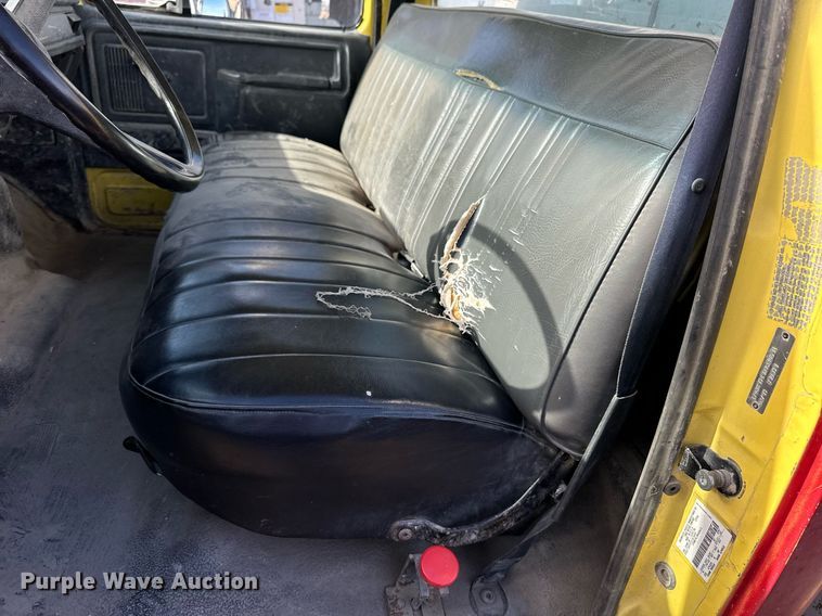 image for item NS9228 1994 Ford F700 water truck