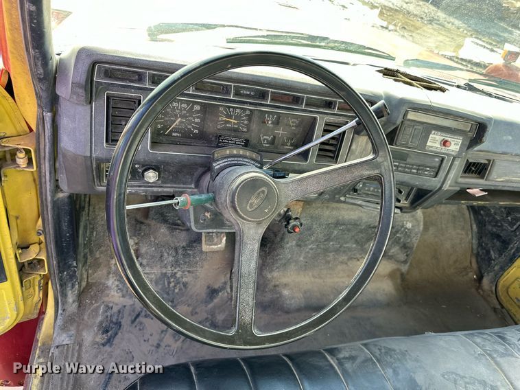 image for item NS9228 1994 Ford F700 water truck