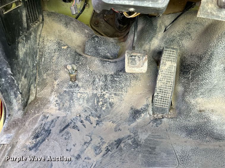 image for item NS9228 1994 Ford F700 water truck