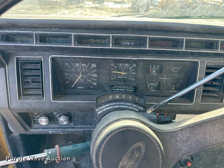 image for item NS9228 1994 Ford F700 water truck