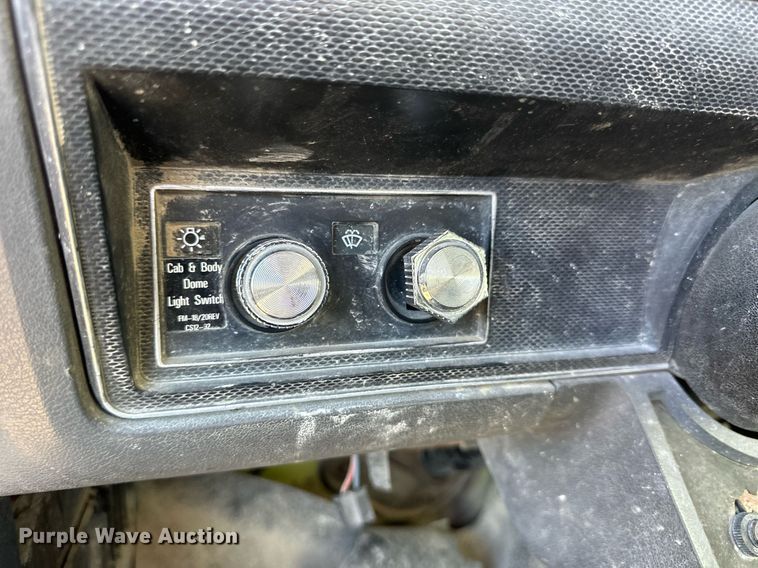 image for item NS9228 1994 Ford F700 water truck