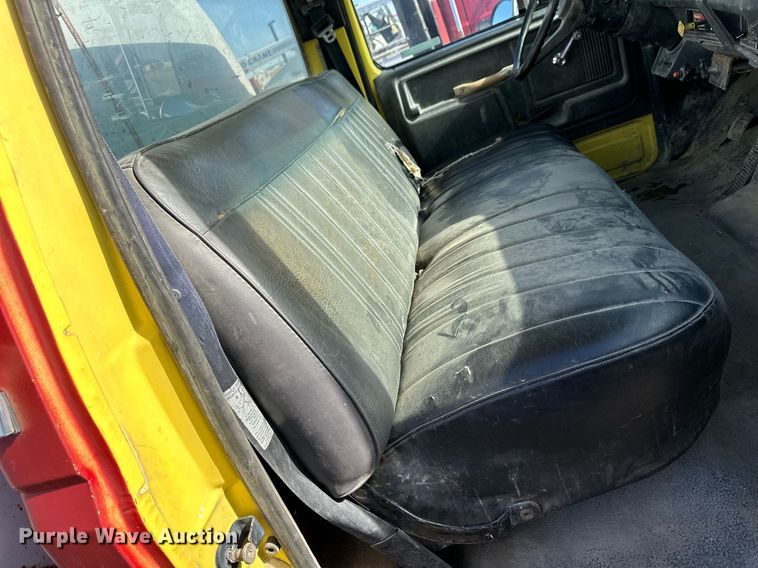 image for item NS9228 1994 Ford F700 water truck