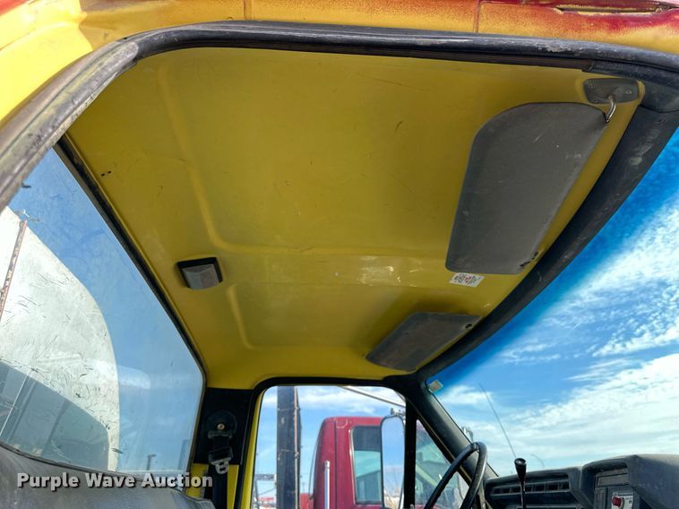 image for item NS9228 1994 Ford F700 water truck