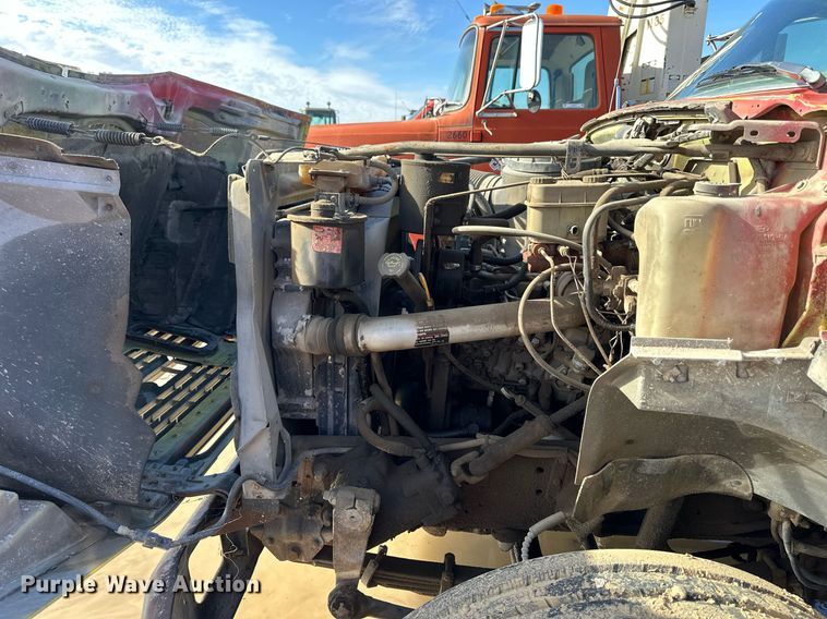 image for item NS9228 1994 Ford F700 water truck