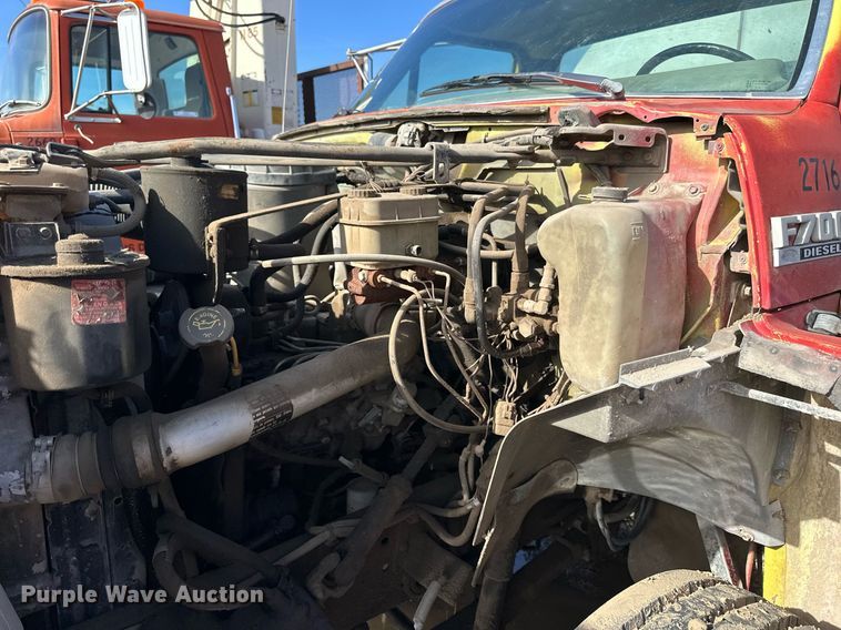 image for item NS9228 1994 Ford F700 water truck