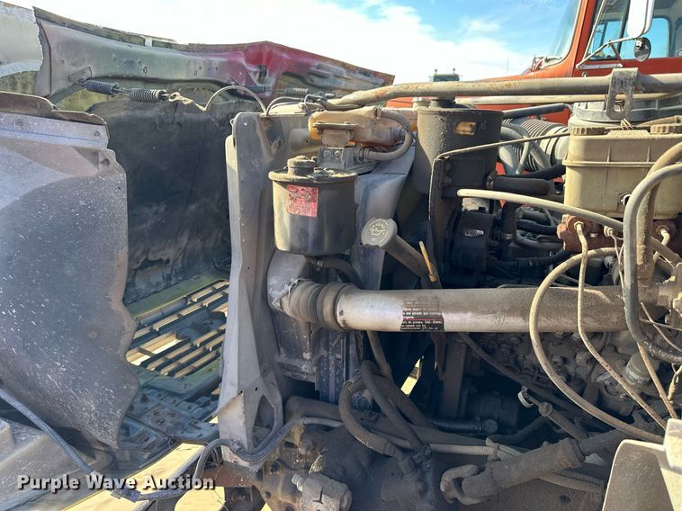 image for item NS9228 1994 Ford F700 water truck