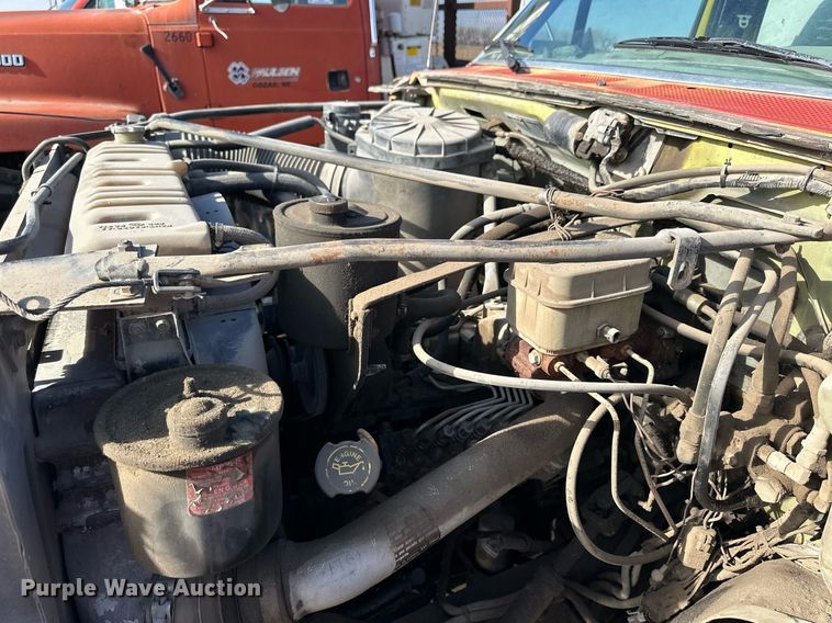 image for item NS9228 1994 Ford F700 water truck