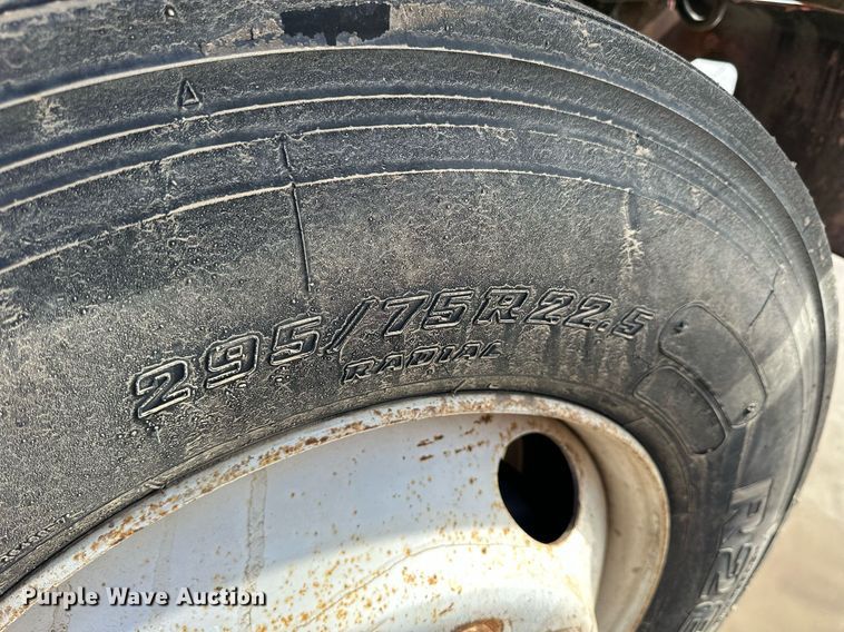 image for item NS9228 1994 Ford F700 water truck