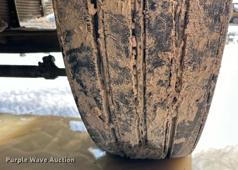 image for item NS9228 1994 Ford F700 water truck