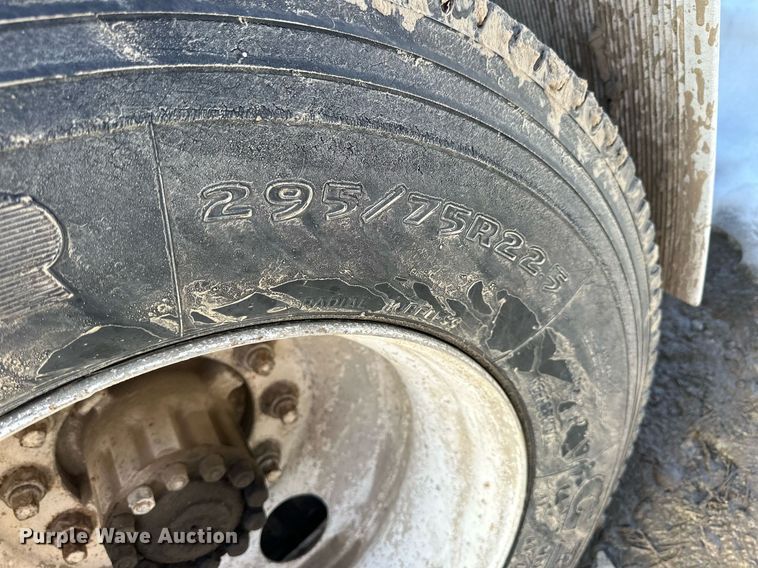 image for item NS9228 1994 Ford F700 water truck