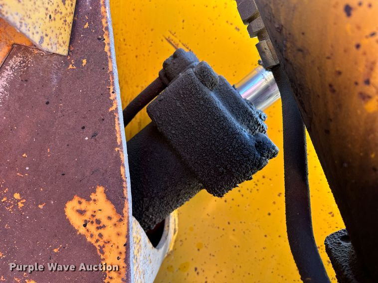 image for item NS9231 1979 Caterpillar 930 wheel loader