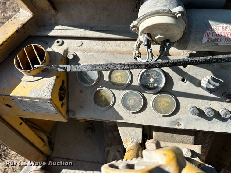 image for item NS9231 1979 Caterpillar 930 wheel loader