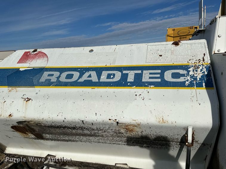 image for item NS9234 2006 Roadtec RP190 paver
