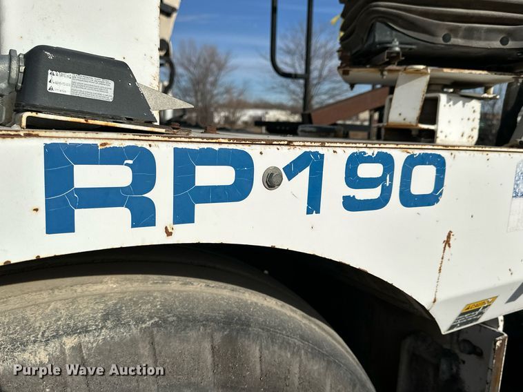 image for item NS9234 2006 Roadtec RP190 paver