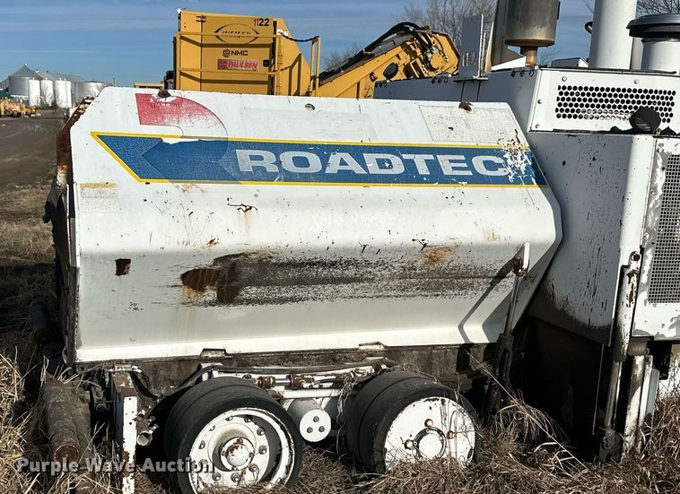 image for item NS9234 2006 Roadtec RP190 paver