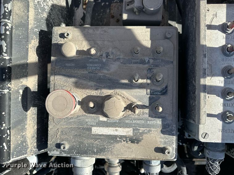 image for item NS9234 2006 Roadtec RP190 paver