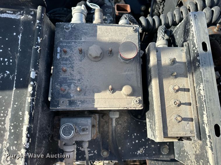 image for item NS9234 2006 Roadtec RP190 paver