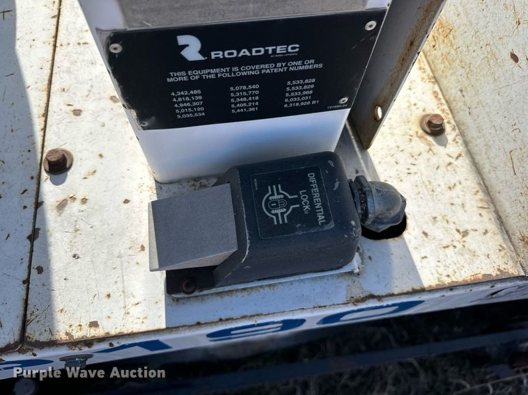 image for item NS9234 2006 Roadtec RP190 paver
