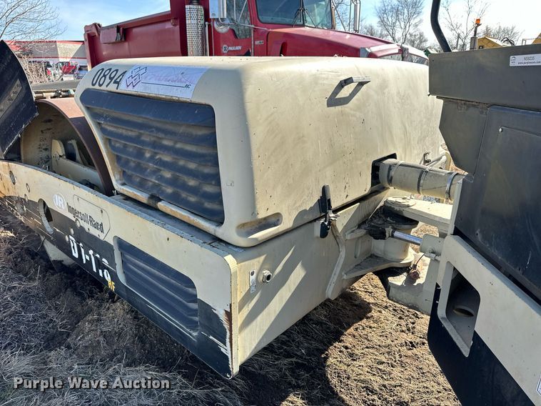 image for item NS9235 2005 Ingersoll Rand DD118HF double drum roller