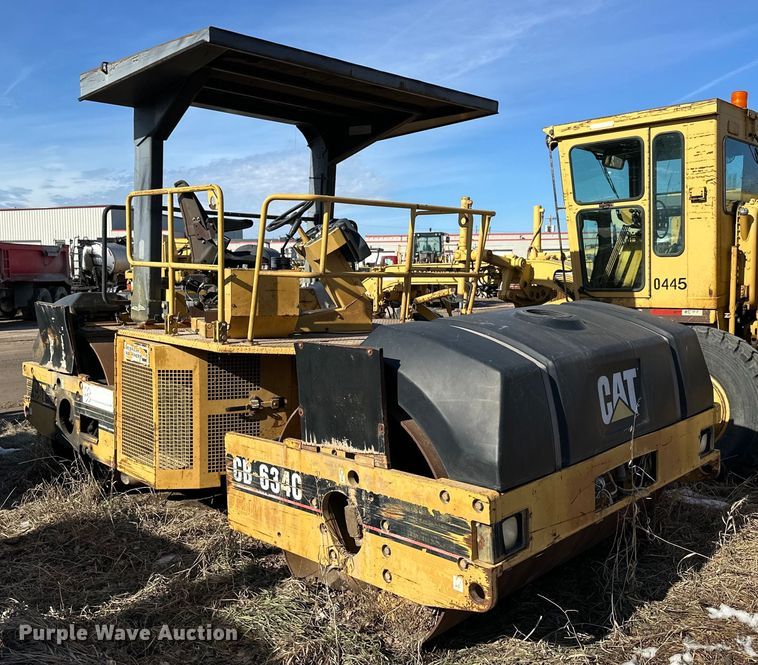 image for item NS9236 2000 Caterpillar CB-634C double drum vibratory roller