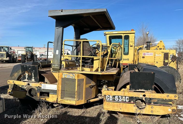 image for item NS9236 2000 Caterpillar CB-634C double drum vibratory roller