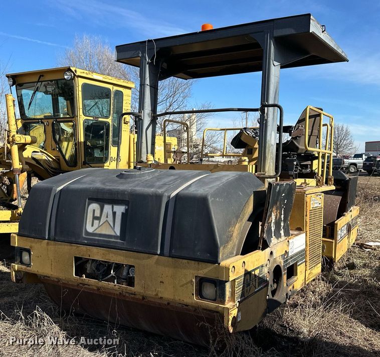 image for item NS9236 2000 Caterpillar CB-634C double drum vibratory roller