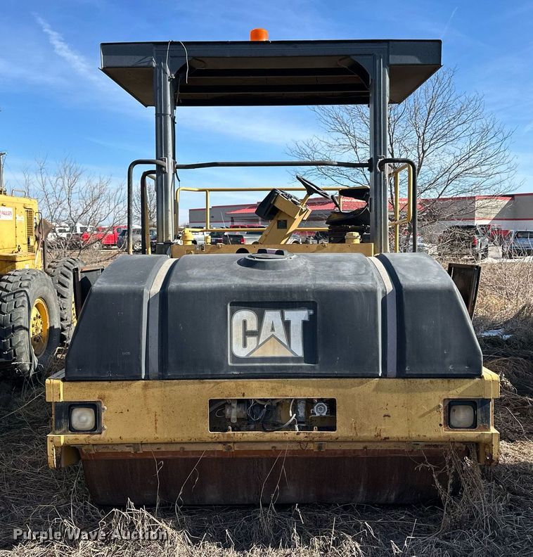image for item NS9236 2000 Caterpillar CB-634C double drum vibratory roller