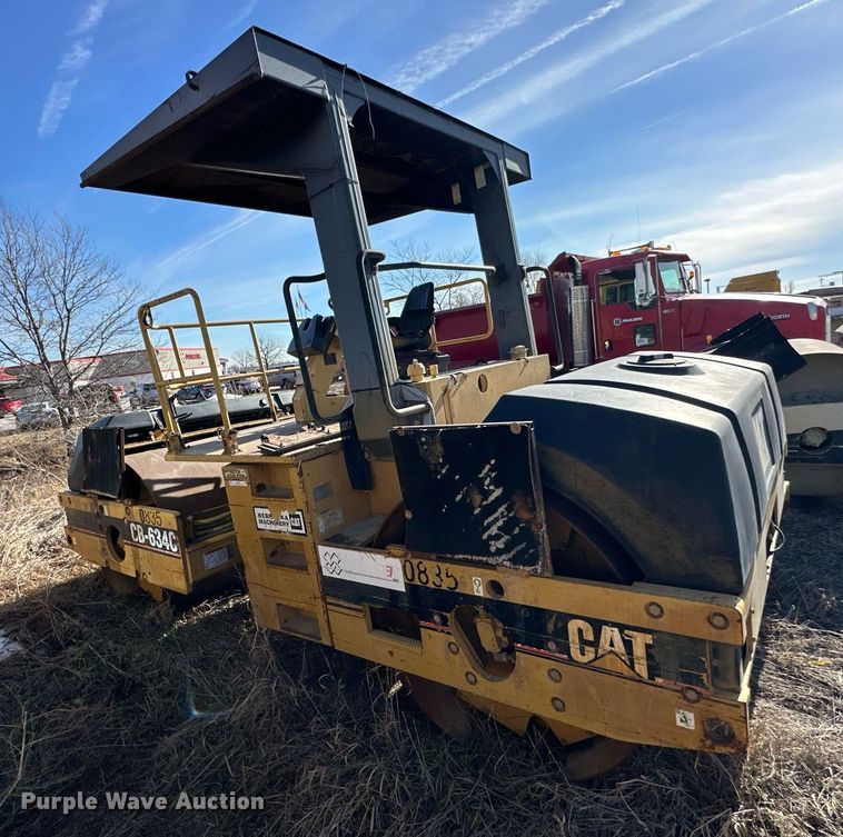 image for item NS9236 2000 Caterpillar CB-634C double drum vibratory roller