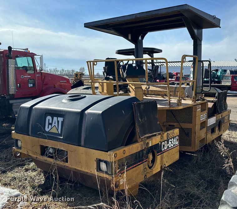 image for item NS9236 2000 Caterpillar CB-634C double drum vibratory roller