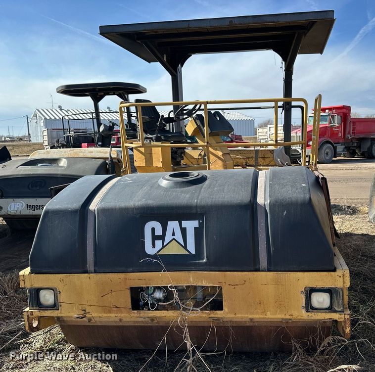 image for item NS9236 2000 Caterpillar CB-634C double drum vibratory roller