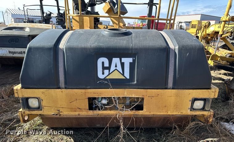 image for item NS9236 2000 Caterpillar CB-634C double drum vibratory roller