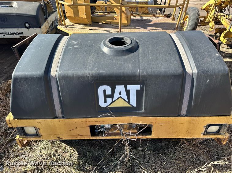 image for item NS9236 2000 Caterpillar CB-634C double drum vibratory roller