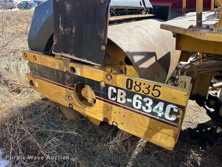 image for item NS9236 2000 Caterpillar CB-634C double drum vibratory roller