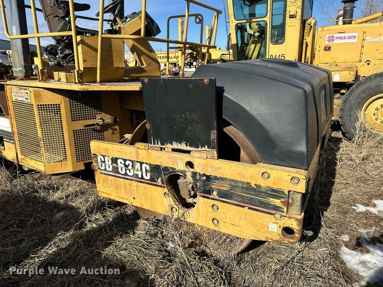 image for item NS9236 2000 Caterpillar CB-634C double drum vibratory roller