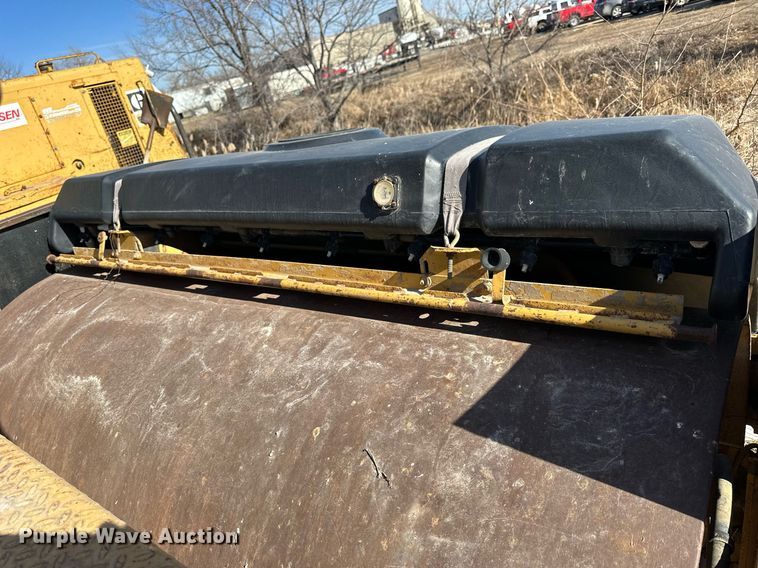 image for item NS9236 2000 Caterpillar CB-634C double drum vibratory roller