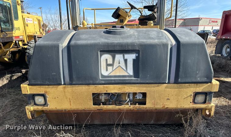image for item NS9236 2000 Caterpillar CB-634C double drum vibratory roller
