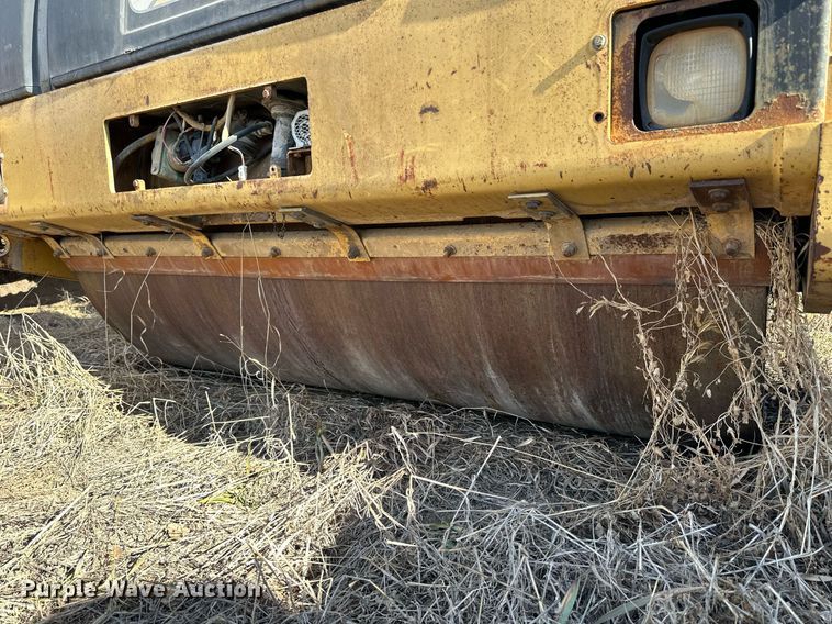 image for item NS9236 2000 Caterpillar CB-634C double drum vibratory roller