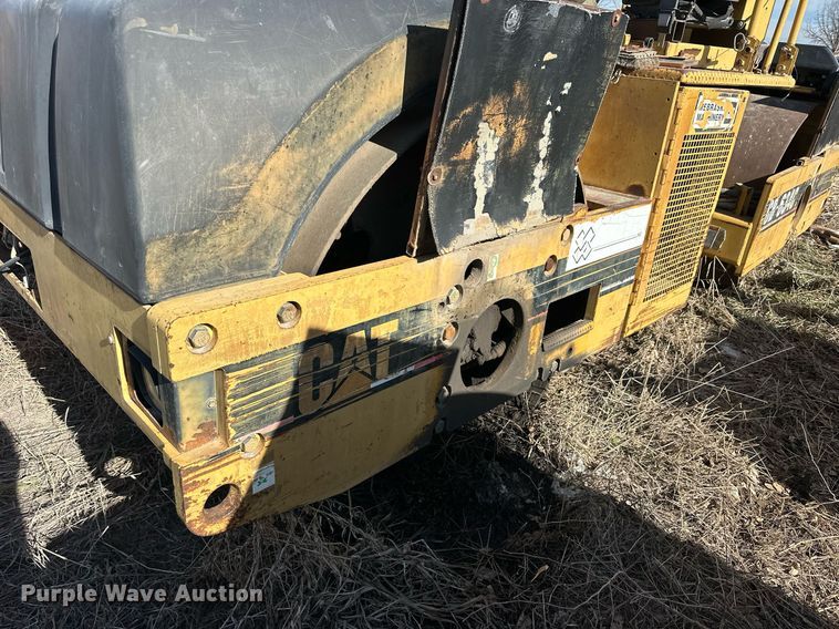 image for item NS9236 2000 Caterpillar CB-634C double drum vibratory roller
