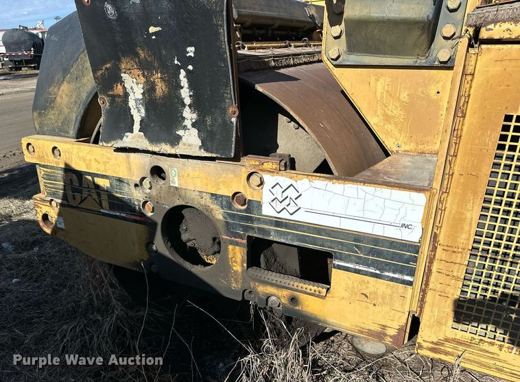 image for item NS9236 2000 Caterpillar CB-634C double drum vibratory roller