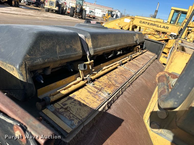 image for item NS9236 2000 Caterpillar CB-634C double drum vibratory roller