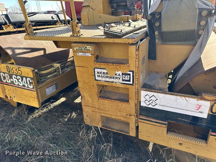 image for item NS9236 2000 Caterpillar CB-634C double drum vibratory roller