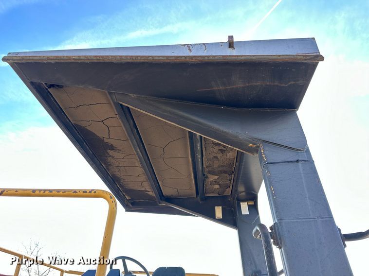 image for item NS9236 2000 Caterpillar CB-634C double drum vibratory roller