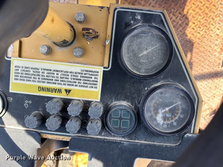 image for item NS9236 2000 Caterpillar CB-634C double drum vibratory roller