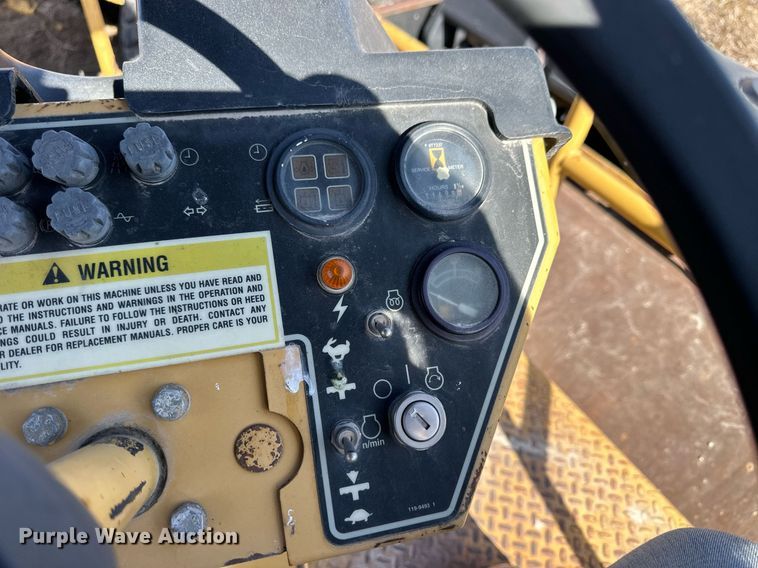 image for item NS9236 2000 Caterpillar CB-634C double drum vibratory roller